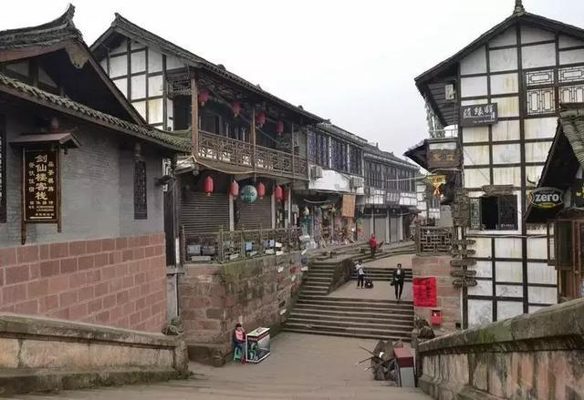 “张星星爸爸”之流的行为是否会破坏平价教育中的家校交流？游戏画面