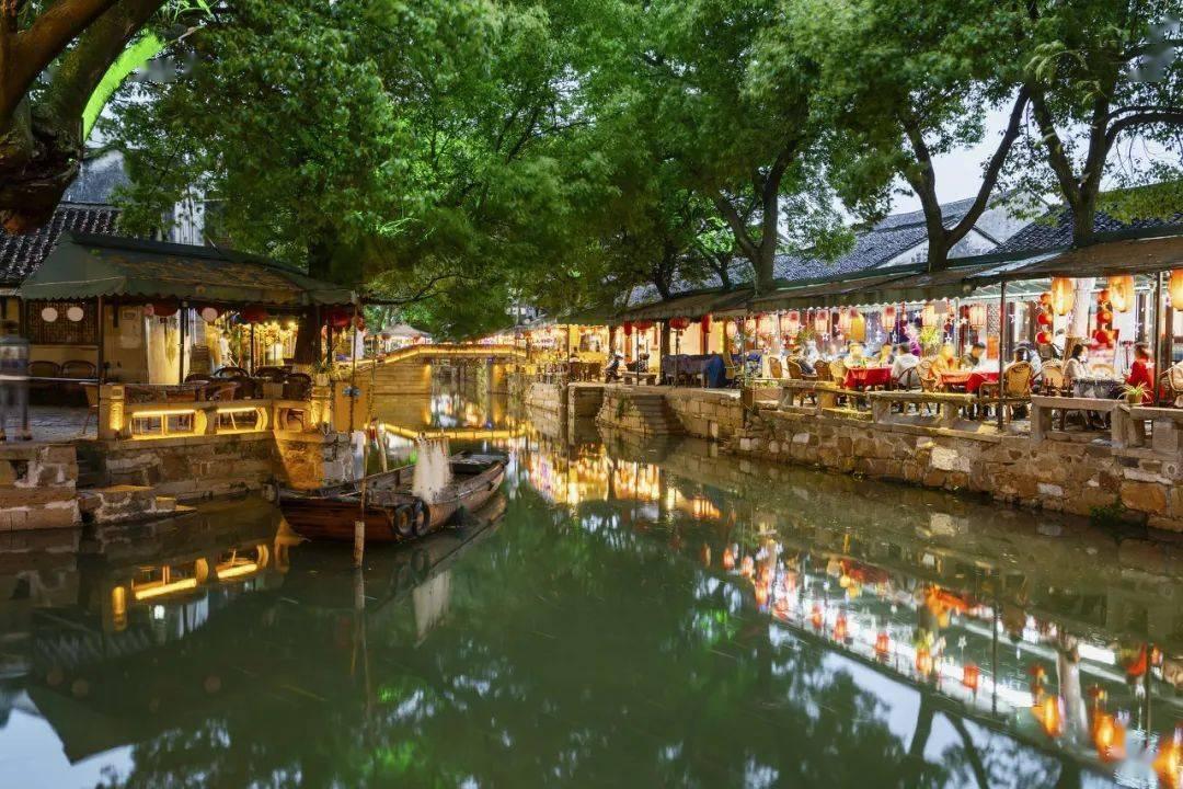 逃离荒废丛林屋