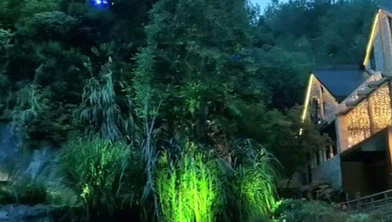 山东鄄城废弃厂房发生燃爆,当地应急:两人受伤,其中一人死亡